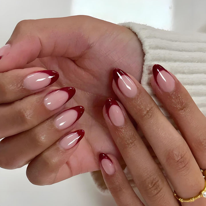 Artificial nail set with elegant French tips and modern accents Kalsten