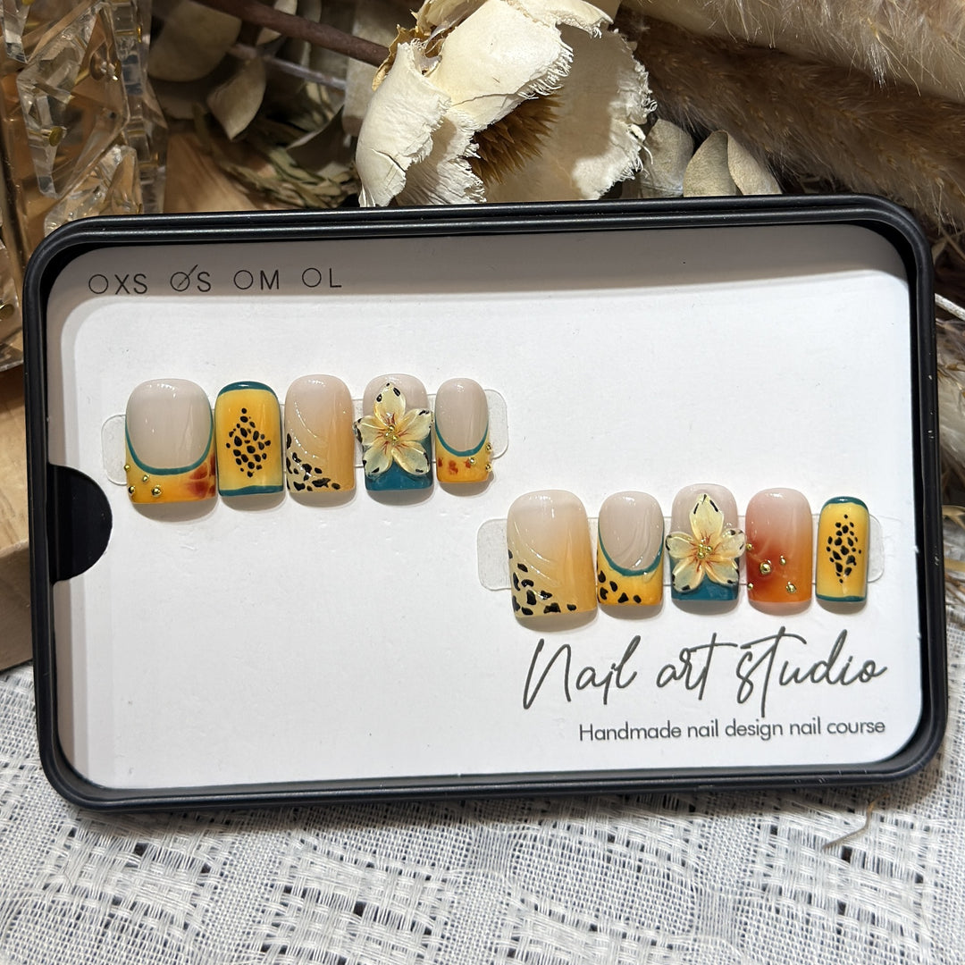Floral Themed Press-On Nail Art Set Kalsten