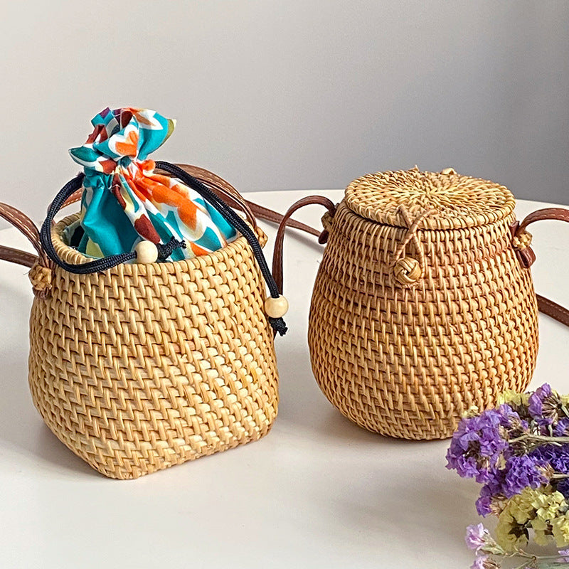 Handwoven basket with leather handle Kalsten