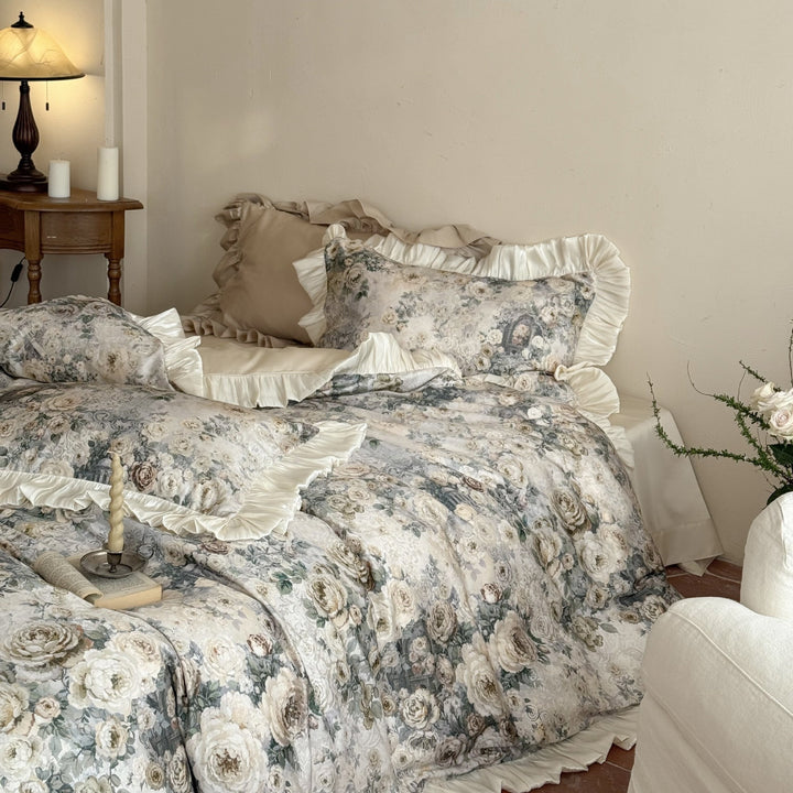 Romantic satin bedding set with floral jacquard look and gathered ruffle