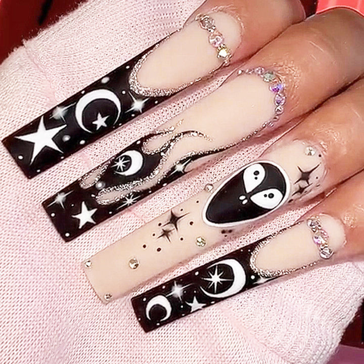 Celestial-Themed Press-On Nail Art Kalsten