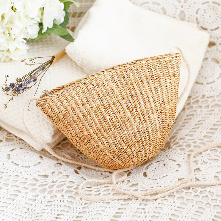 Handcrafted straw clutch with elegant design Kalsten