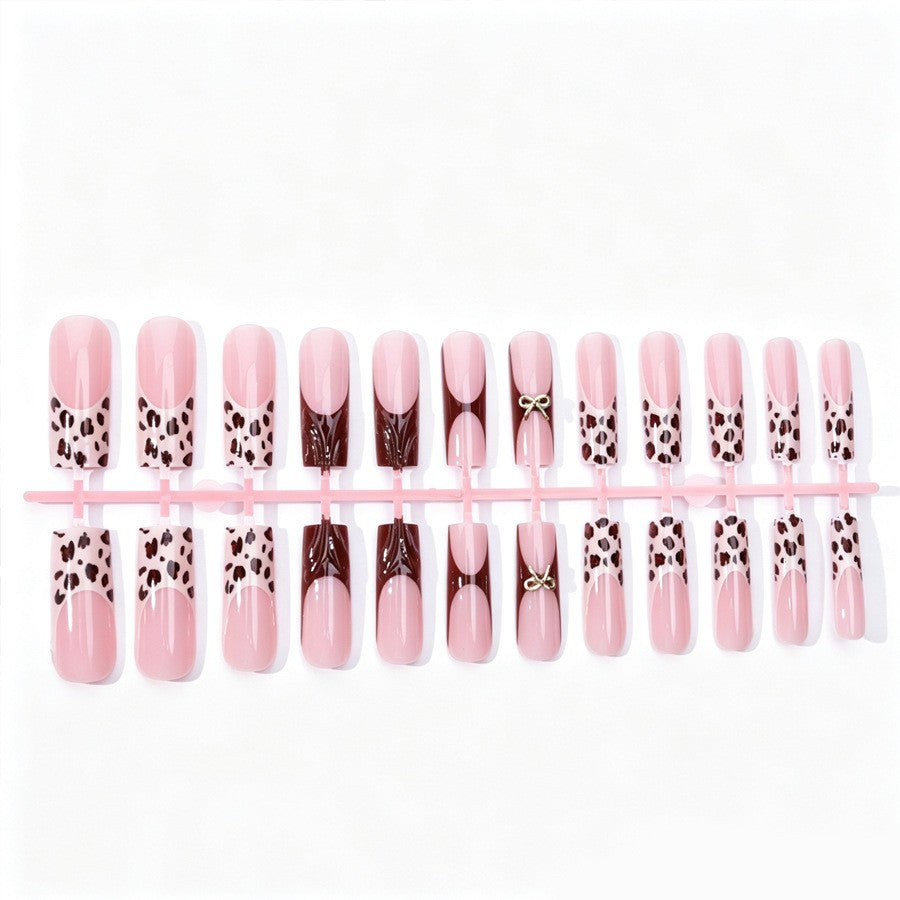 Nail set with stylish leopard pattern and elegant accents Kalsten