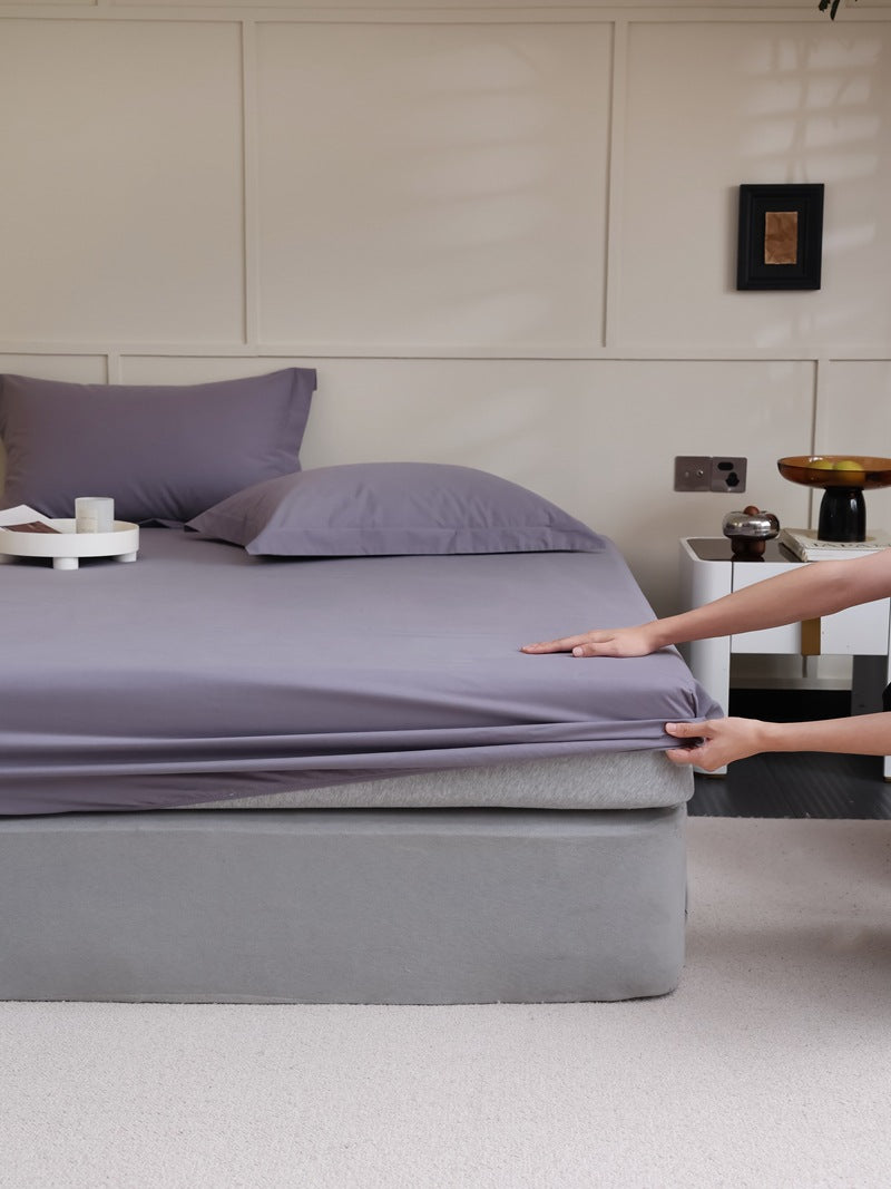 Fitted sheet made of cotton jersey with extra deep hem and elastic all-around rubber