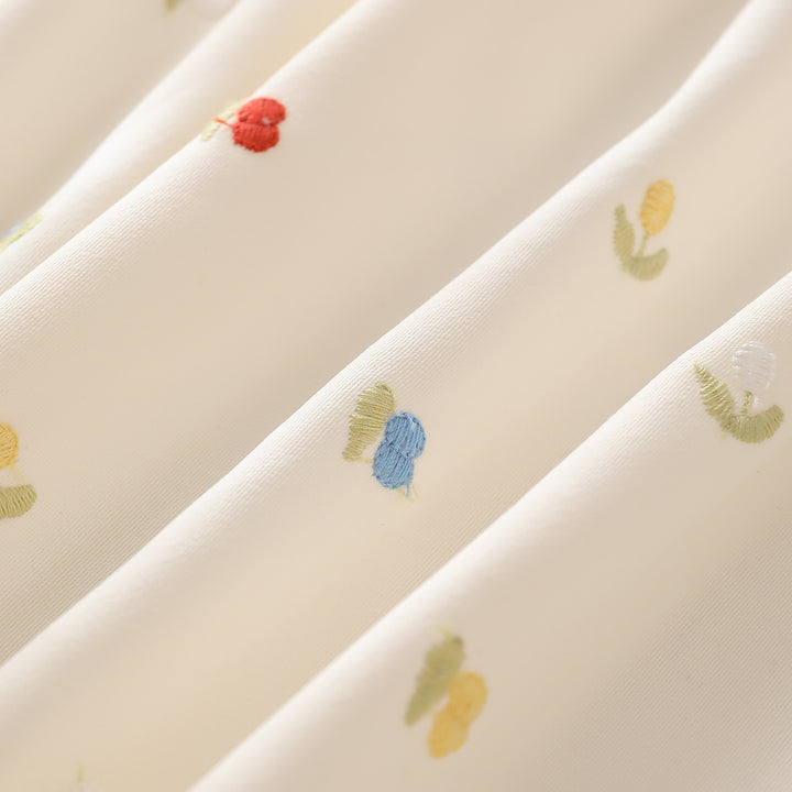 Tablecloth with embroidered mini flower pattern and ruffled edge Kalsten
