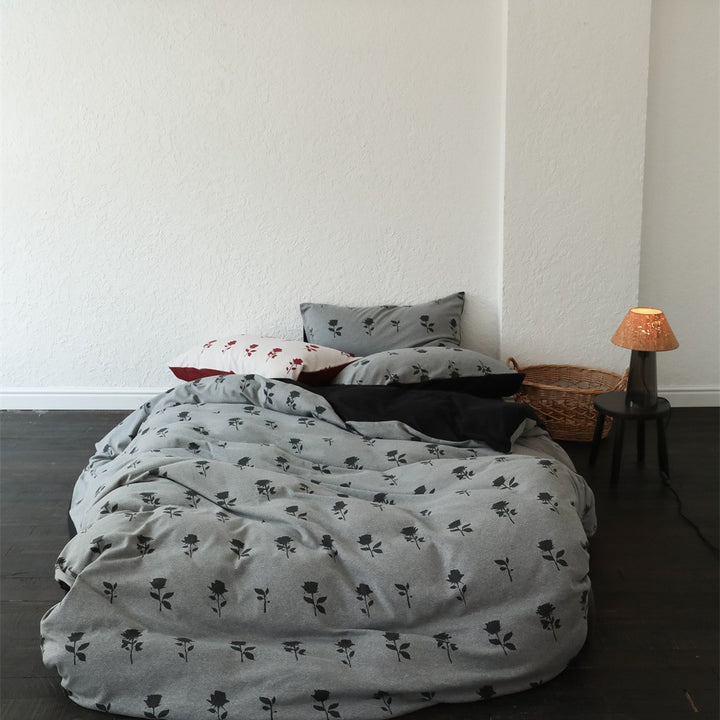 Extra soft jersey bedding with minimalist rose print and reversible side