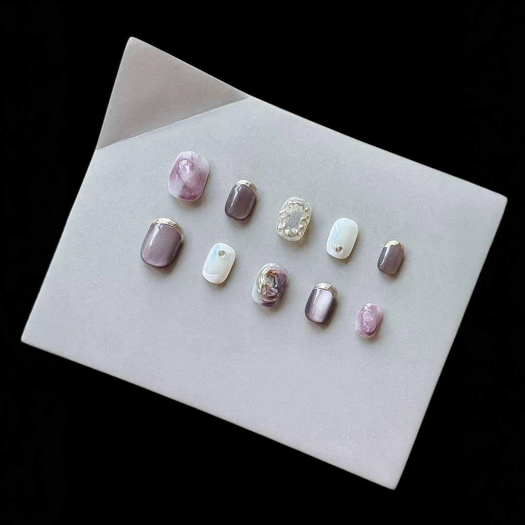 Artistic Press-On Nail Art Set with Unique Ombre and Metallic Accents