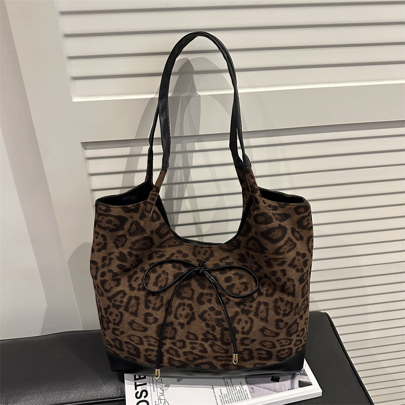 Chic Leopard Print Tote