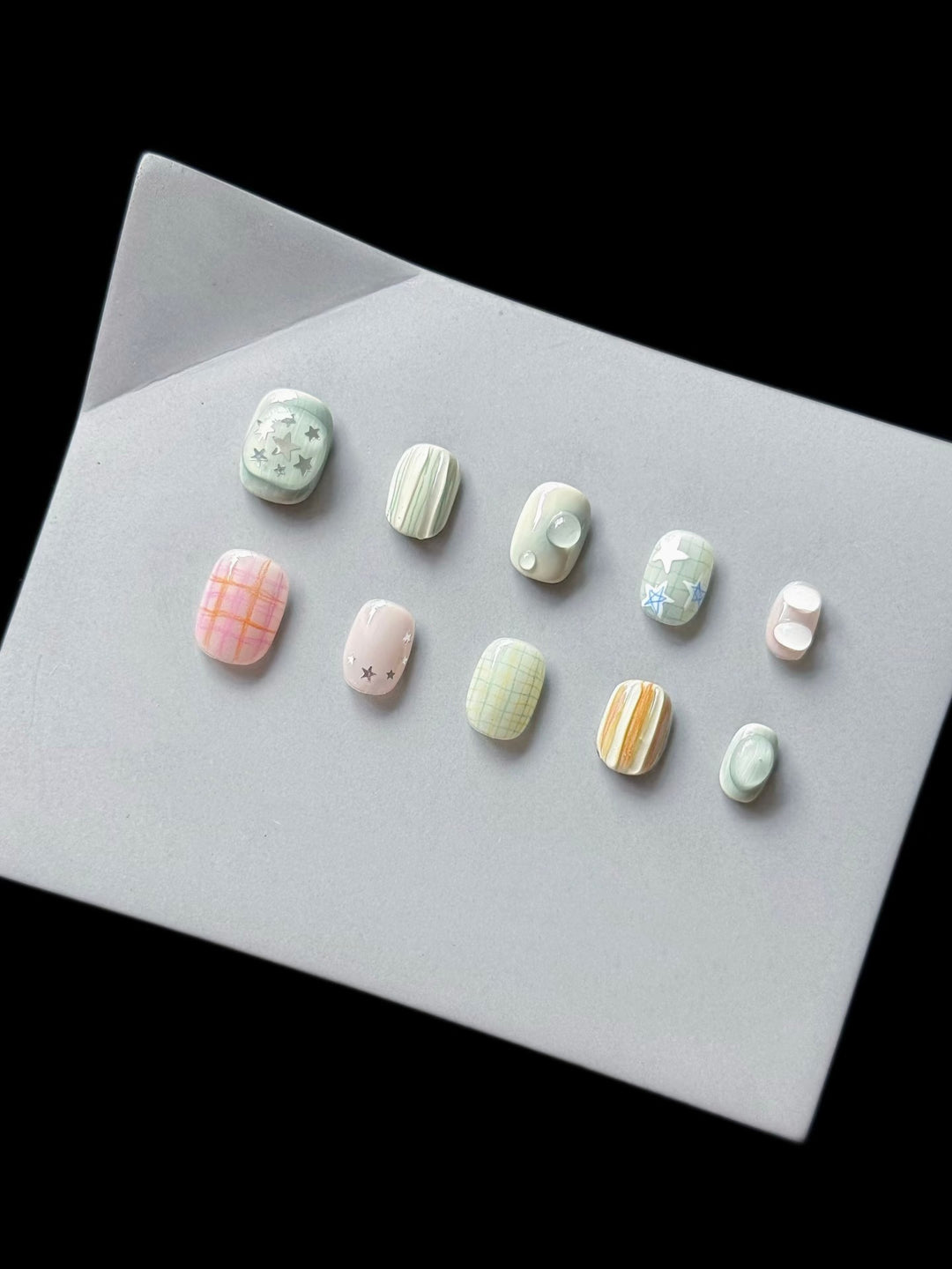 Artistic Press-On Nail Art Set with Modern Patterns