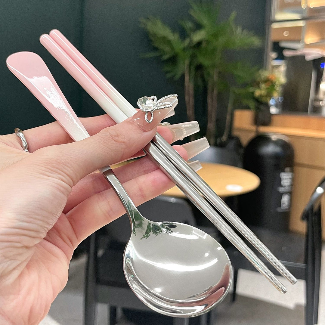 Portable cutlery set in hygienic storage box Kalsten
