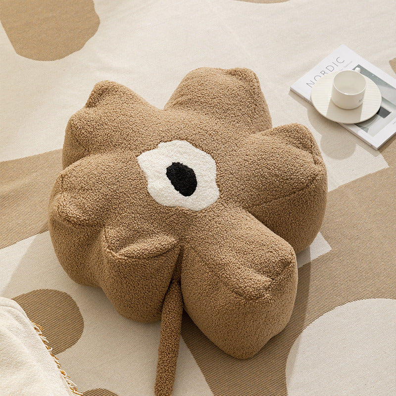 Flower-shaped floor seat pouf with boucle cover and segmented padding