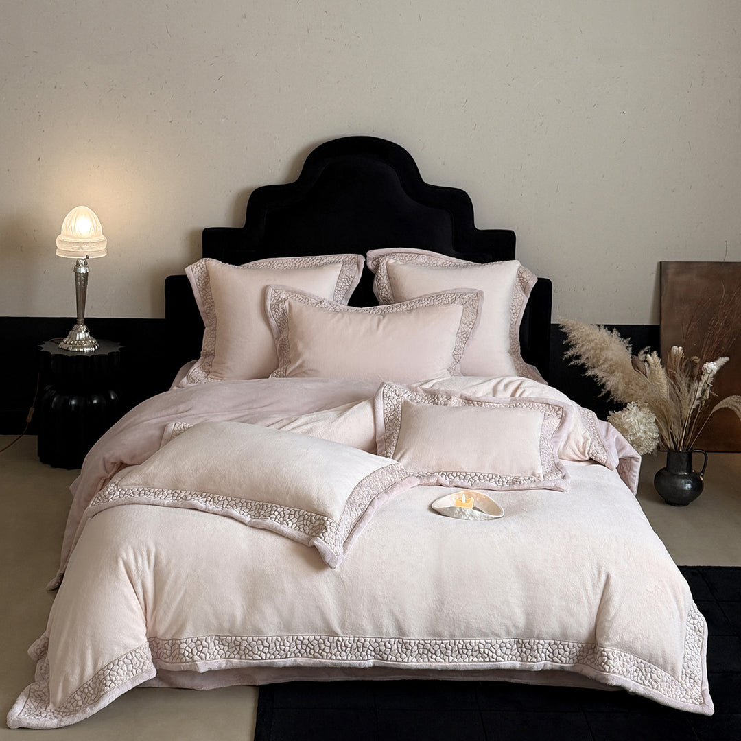 Noble bed set made of cotton-linen blend with embossed border appliqué