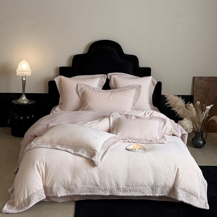 Noble bed set made of cotton-linen blend with embossed border appliqué