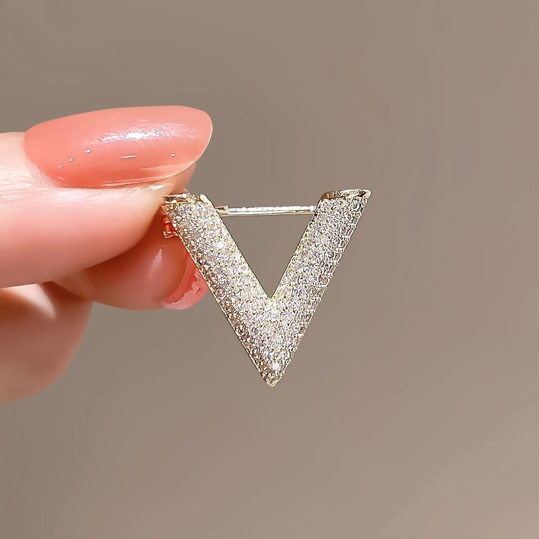 Elegant V-Shaped Brooch with Sparkling Crystals Kalsten