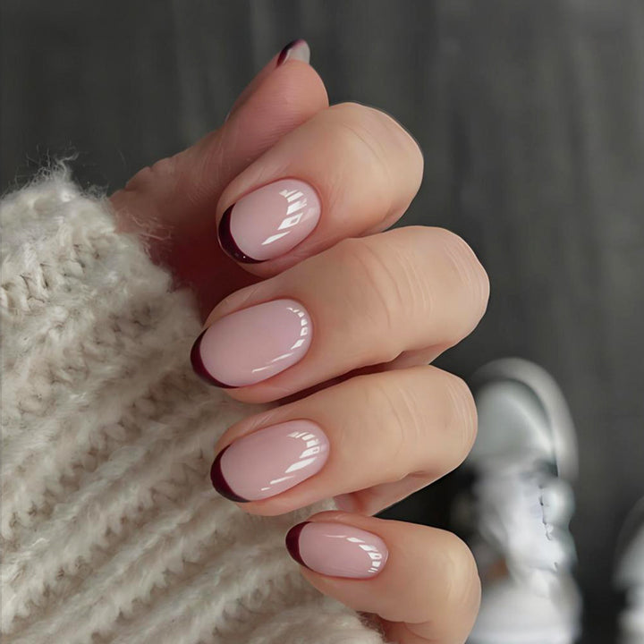 Artificial nail set with elegant French tips and trendy design Kalsten