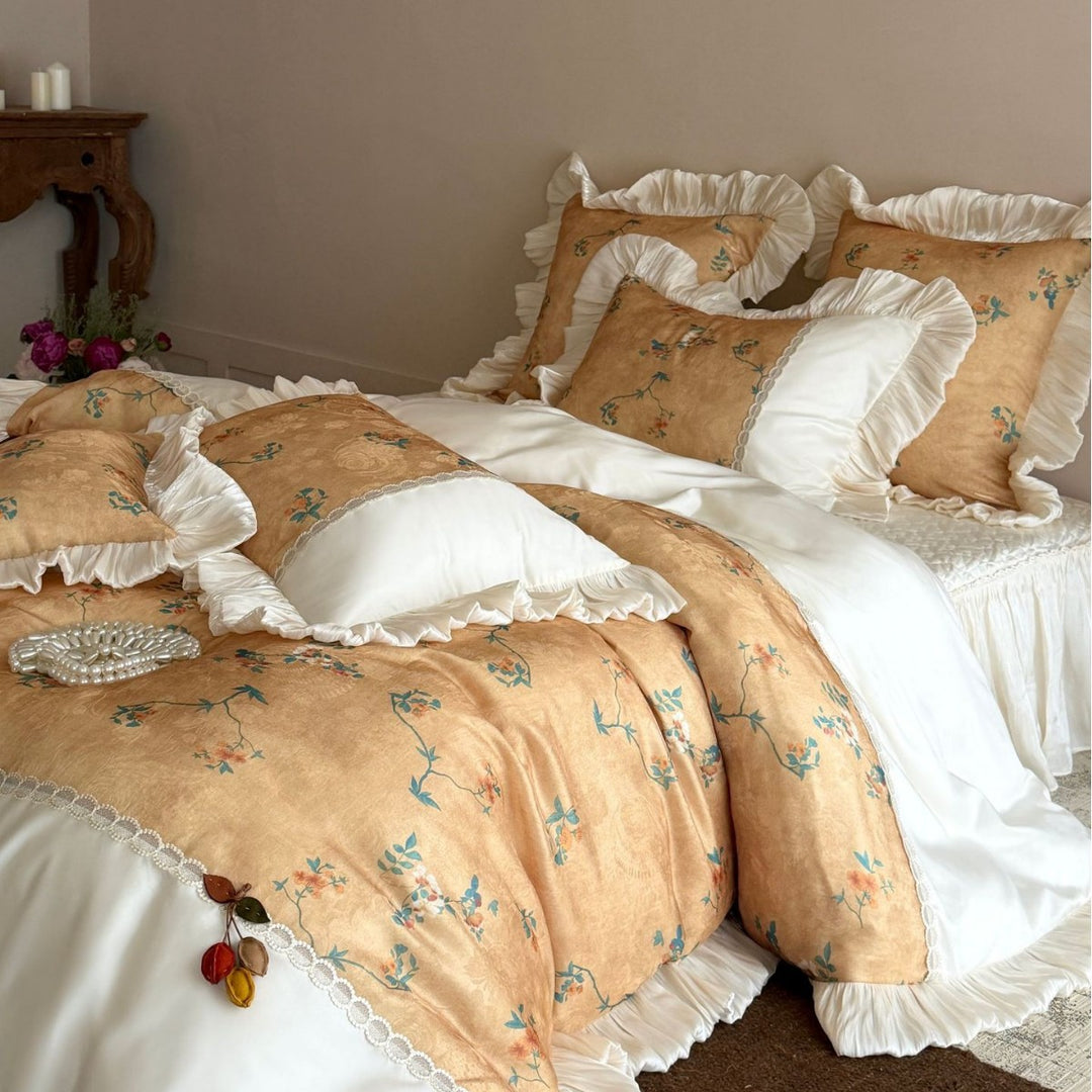 Flattering bedding set in vintage country style with ruffle, jacquard texture, and lace trim