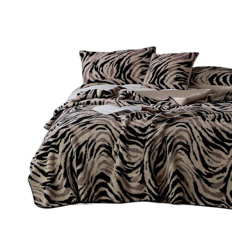 Decorative Flannel Bedspread Kalsten