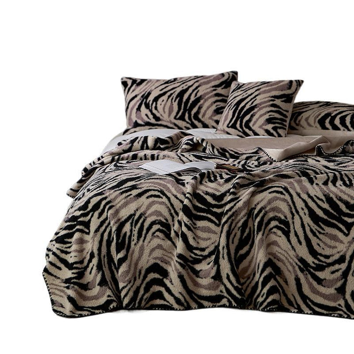 Decorative Flannel Bedspread Kalsten