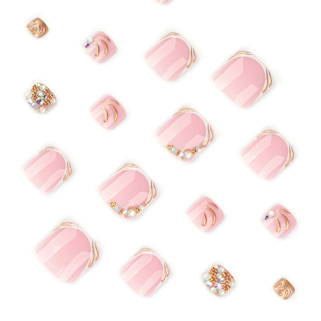 Artful toenail decoration with elegant gold accent Kalsten