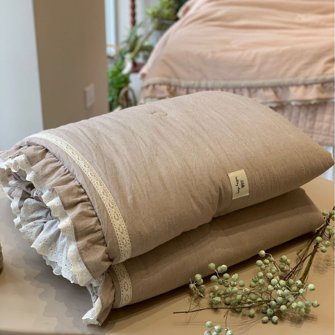 Luxurious cotton bedding set with lace ruffle and quilted bedspread