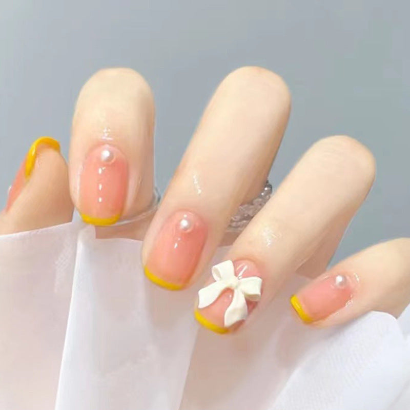 Art nails with elegant 3D flowers and glitter accents Kalsten