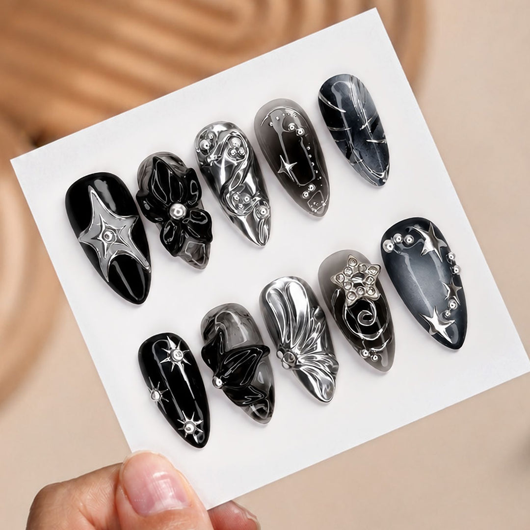 Artificial nail set with glamorous designs and unique 3D elements Kalsten