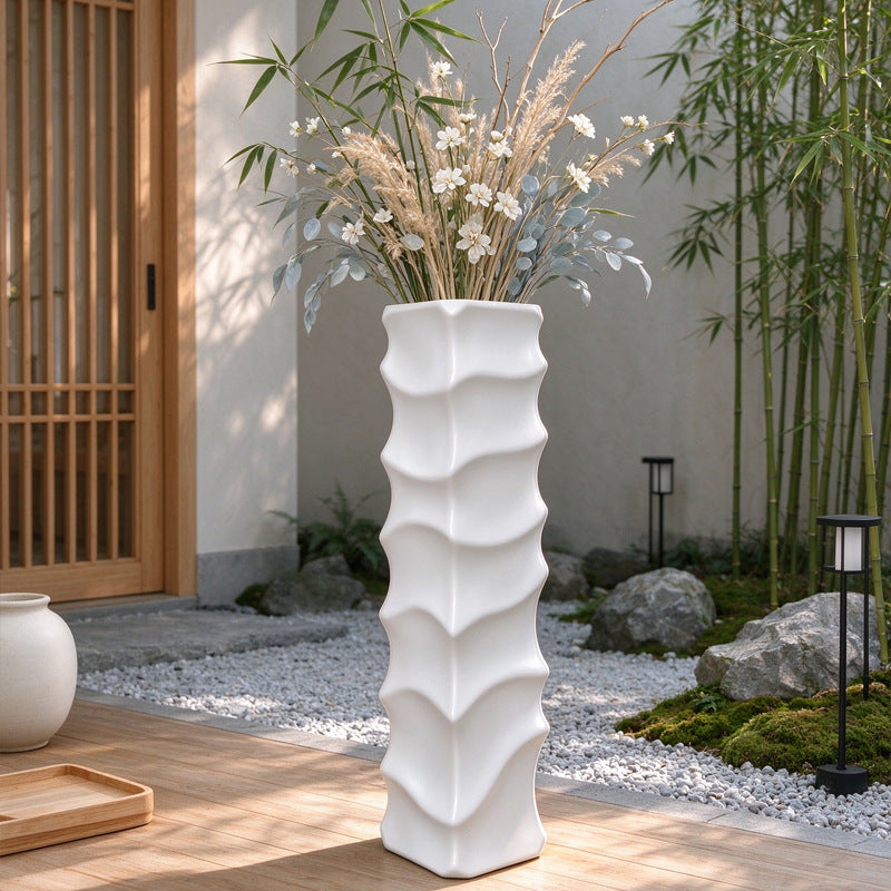Decorative Slim Wave Vase Kalsten