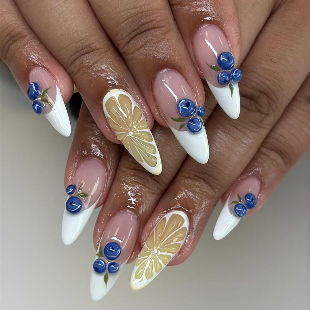 Artificial nails with elegant floral patterns and accents Kalsten