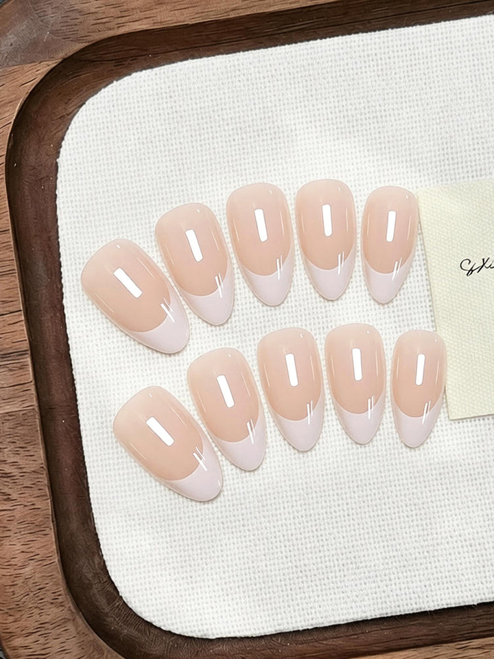 Elegant Artificial Nails with French Design Kalsten