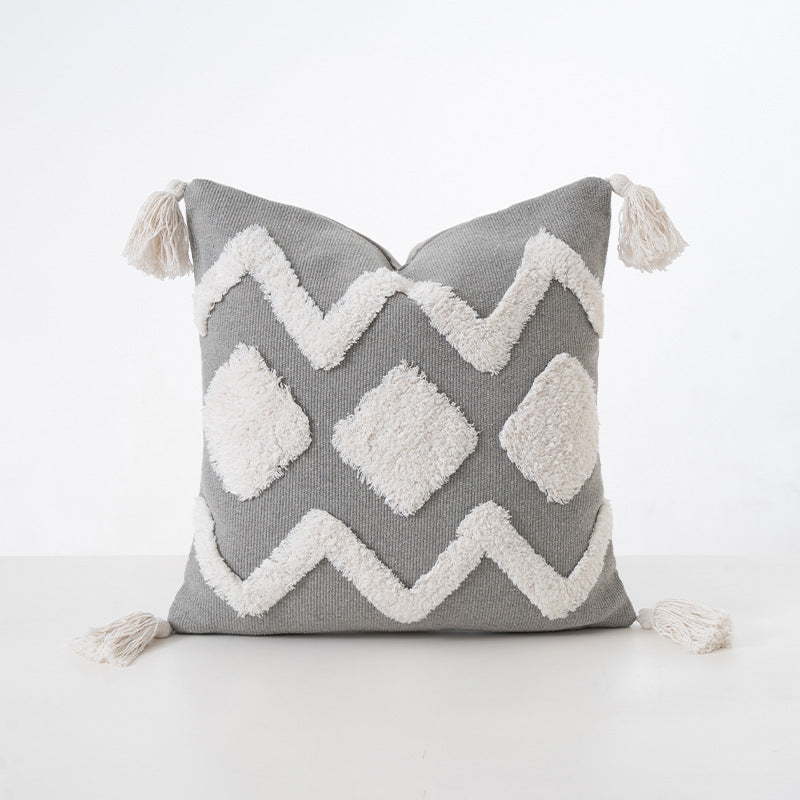 Square decorative cushion with boucle relief, zigzag and diamond pattern as well as tassels