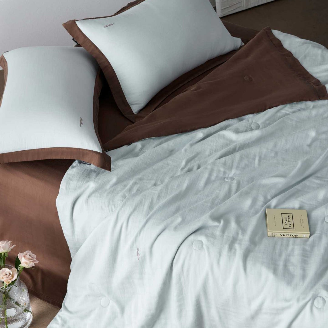Luxurious linen-cotton bed set with quilted blanket and pillowcases