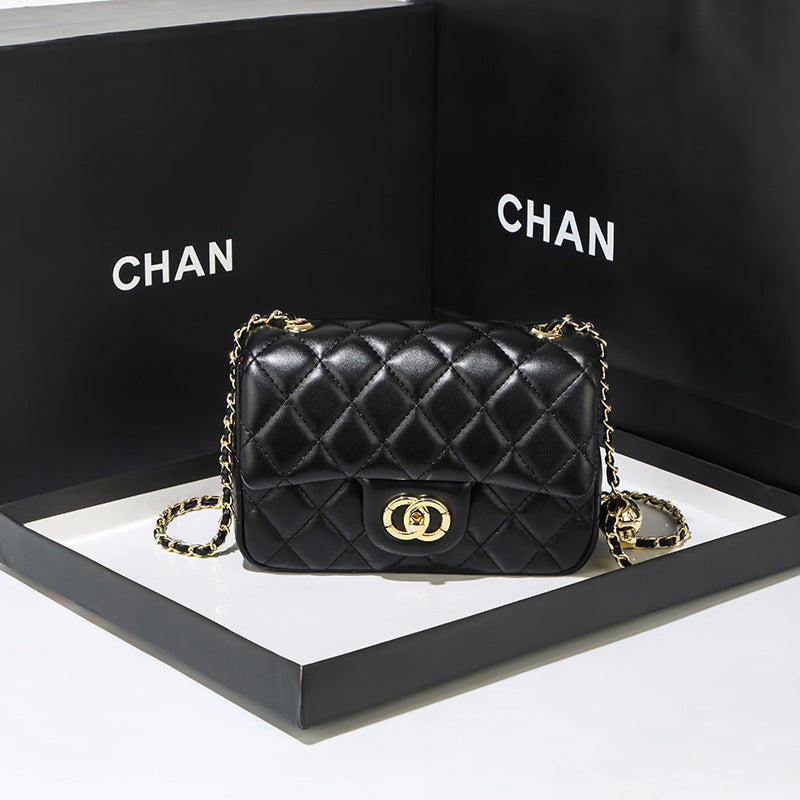 Elegant Quilted Chain Handbag