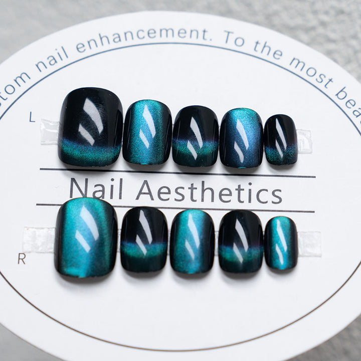 Elegant Press-On Nail Art Set with Gradient Finish