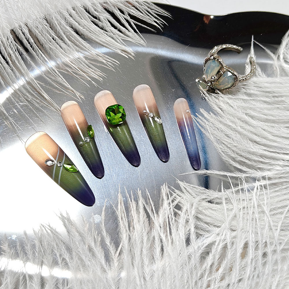 Artifical nails with elegant ombre design and sparkling accents Kalsten