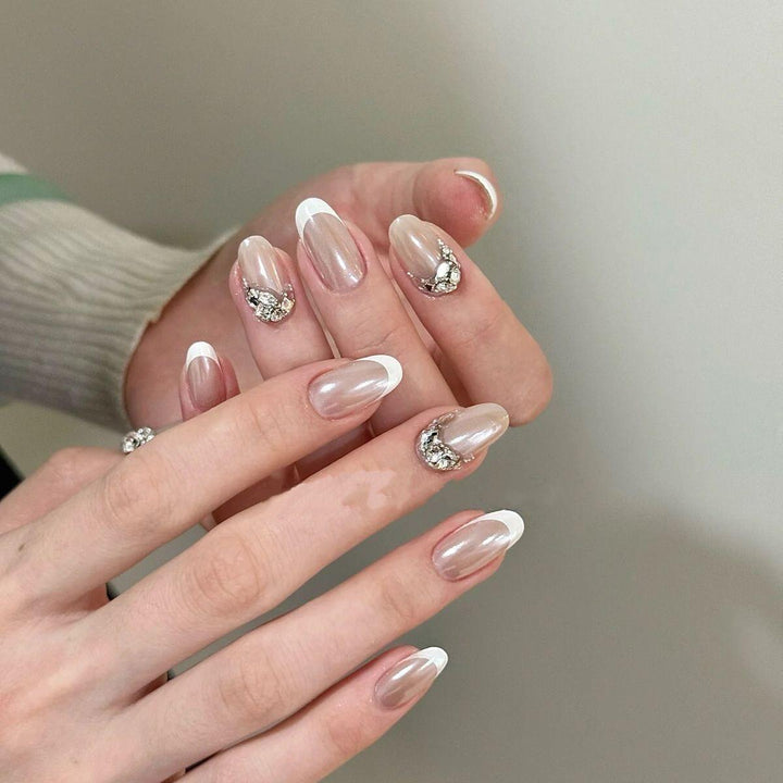 Glamorous artificial nails with elegant rhinestone decorations Kalsten