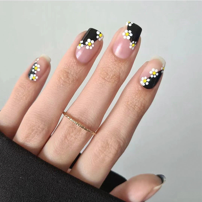 Artful Nail Art with Floral Pattern Kalsten