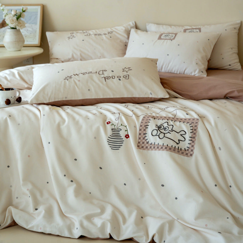 Kids' bedding set with embroidered cute animal appliqués