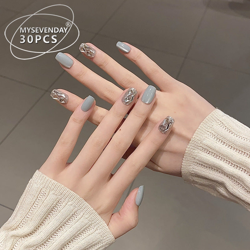Glamorous Metallic Accent Press-On Nails Kalsten