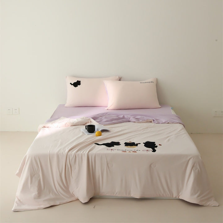 Bedding set made of cotton satin with minimalist panda print and extra soft fitted sheet