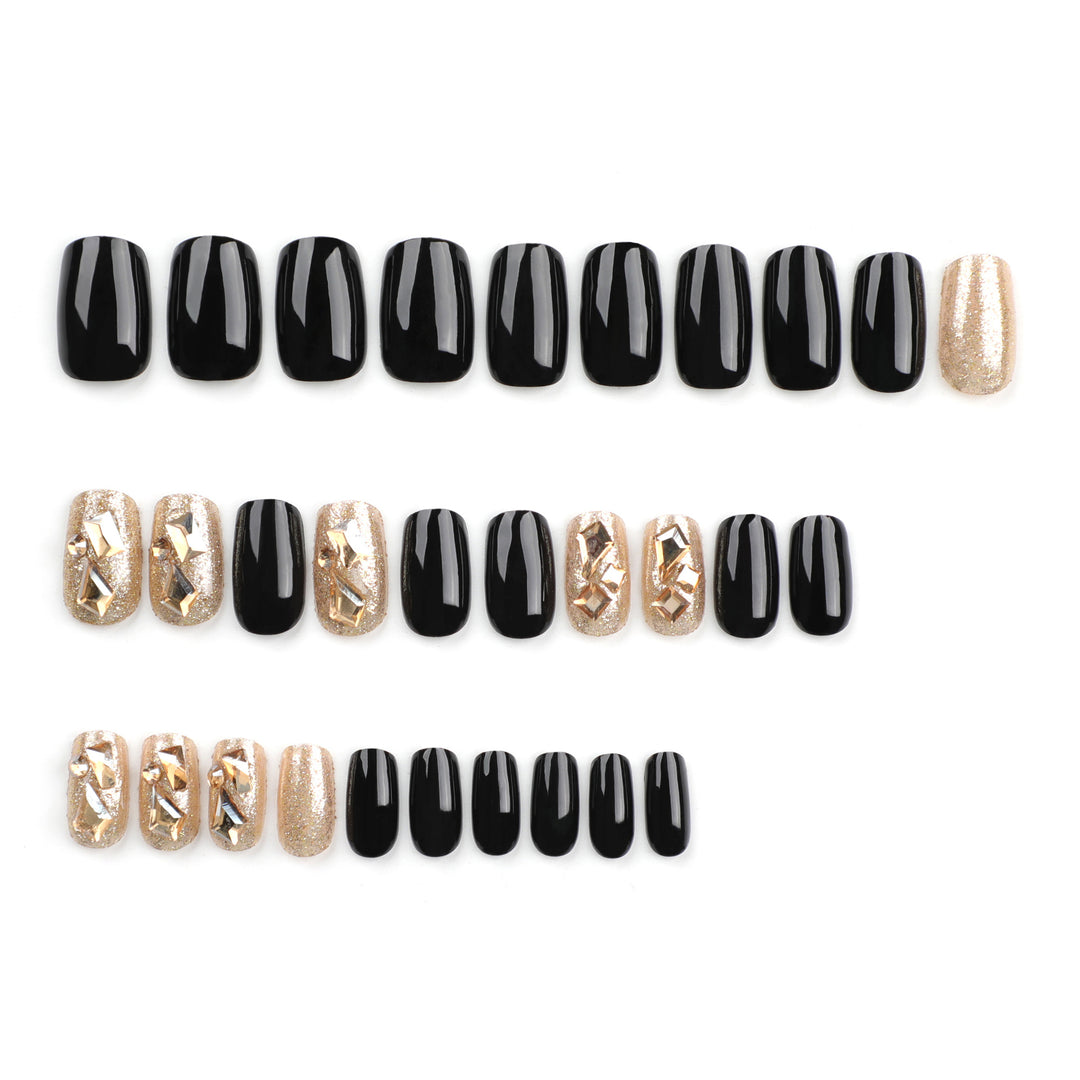 Artful nail art with luxurious glitter design Kalsten