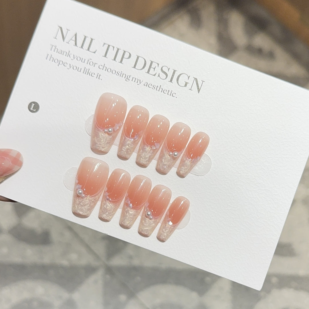 Artificial Nails in Romantic Ombre Design Kalsten