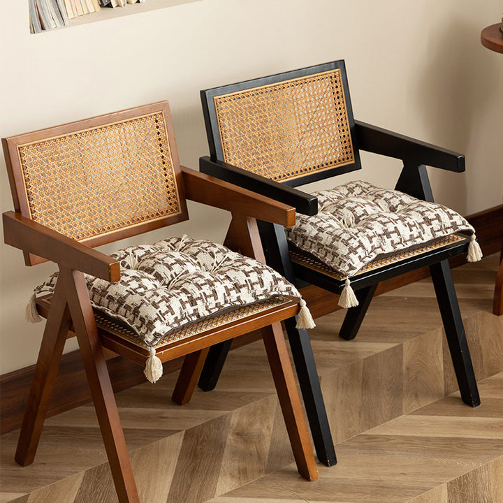 Tufted decorative cushion with woven houndstooth relief and tassels