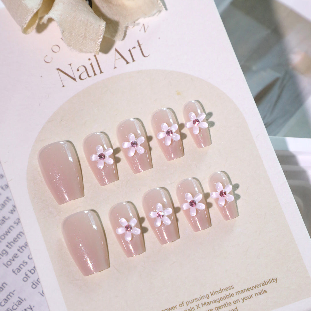Artful artificial nails with floral accents Kalsten