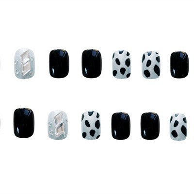 Glamorous Decorative Press-On Nails