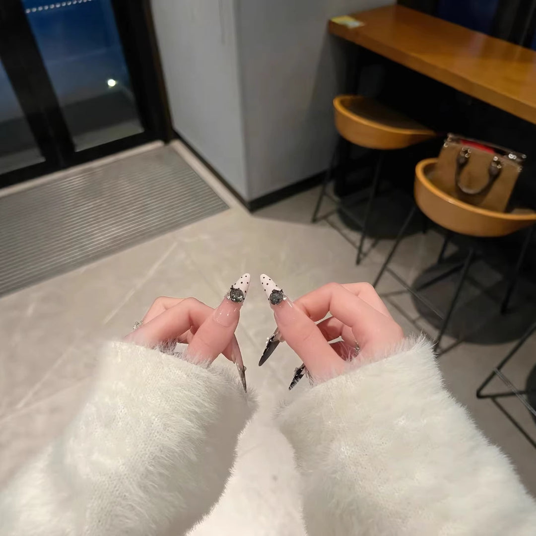 Stylish Decorative Press-On Nail Extensions