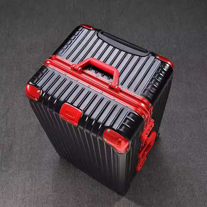 Sturdy Hardshell Spinner Suitcase