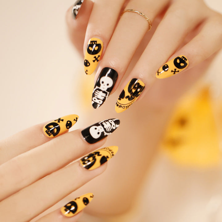 Artful Nail Art in Halloween Design Kalsten