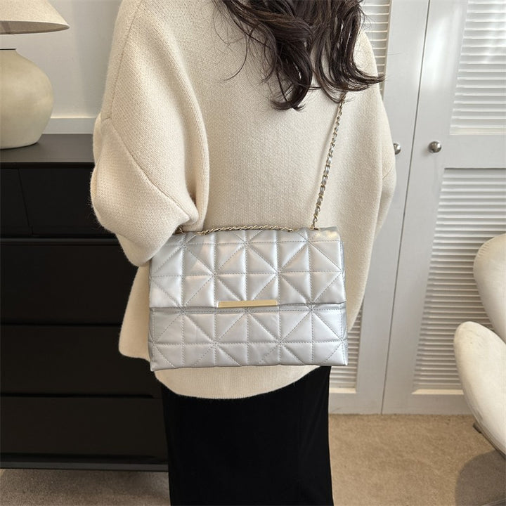 Elegant Quilted Handheld Bag