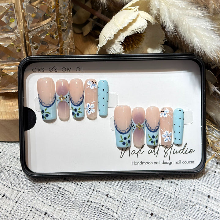 Artistic Press-On Nail Set with Floral and Geometric Design Kalsten