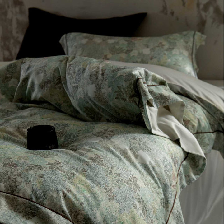 Bed linen set with subtle leaf and feather jacquard made of cotton percale